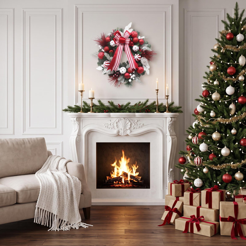 Couronne de Noël pré-éclairée 24 po avec 20 lumières DEL, ruban et boules décoratives, couronne de pin artificielle en PVC pour porte d'entrée