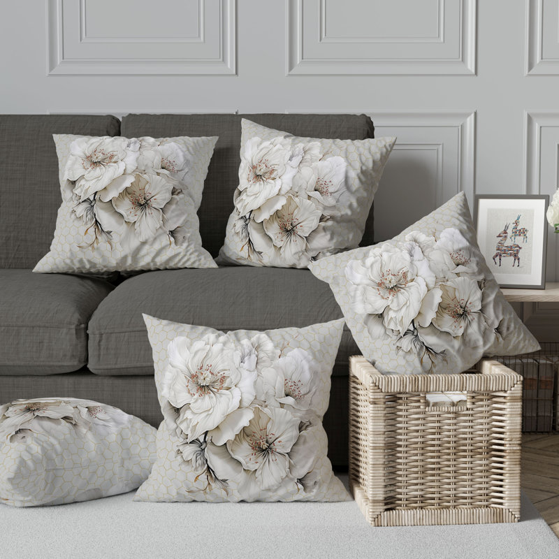 Coussin Magnolia Majesty, H 26 po x l 26 po, Blanc cassé