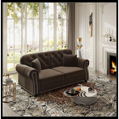 Canapé Chesterfield de 63 po en velours brun, canapé capitonné à boutons Mid-Century avec accoudoirs roulés et garniture cloutée, comprend 2 coussins