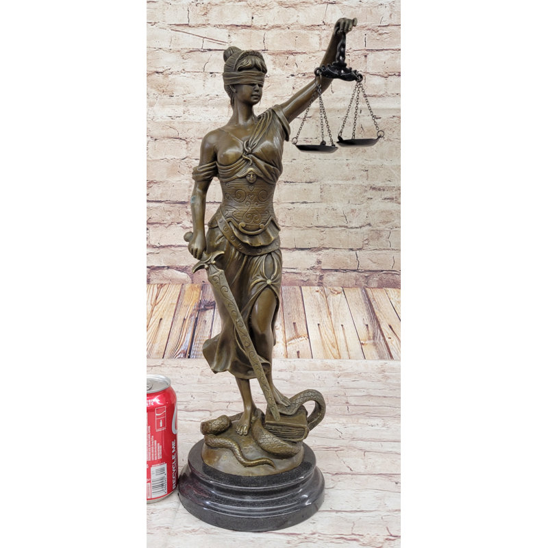 Figurine Lucinda