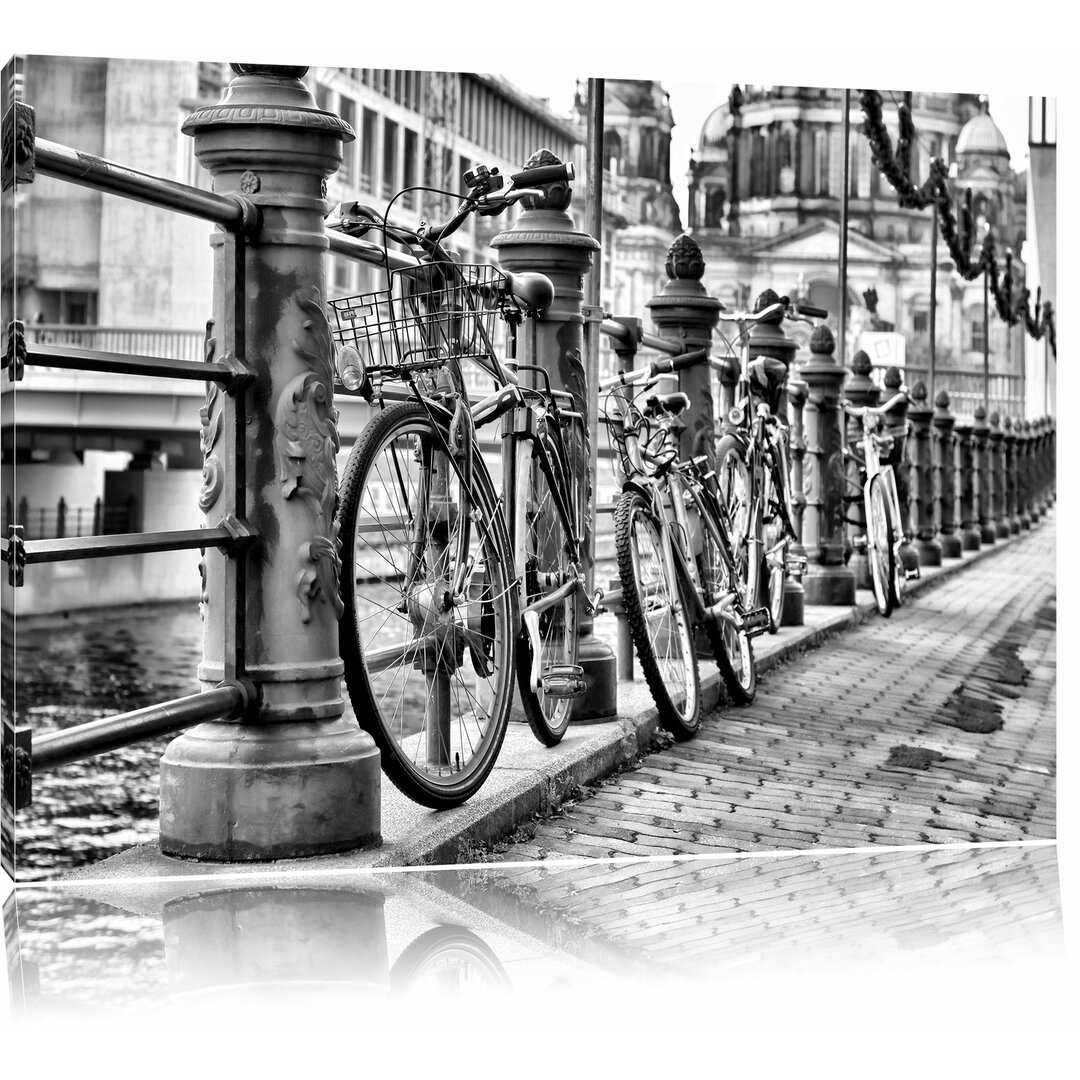 Leinwandbild Fahrrad Bahnhof, BMX Bahnschiene in Monochrom