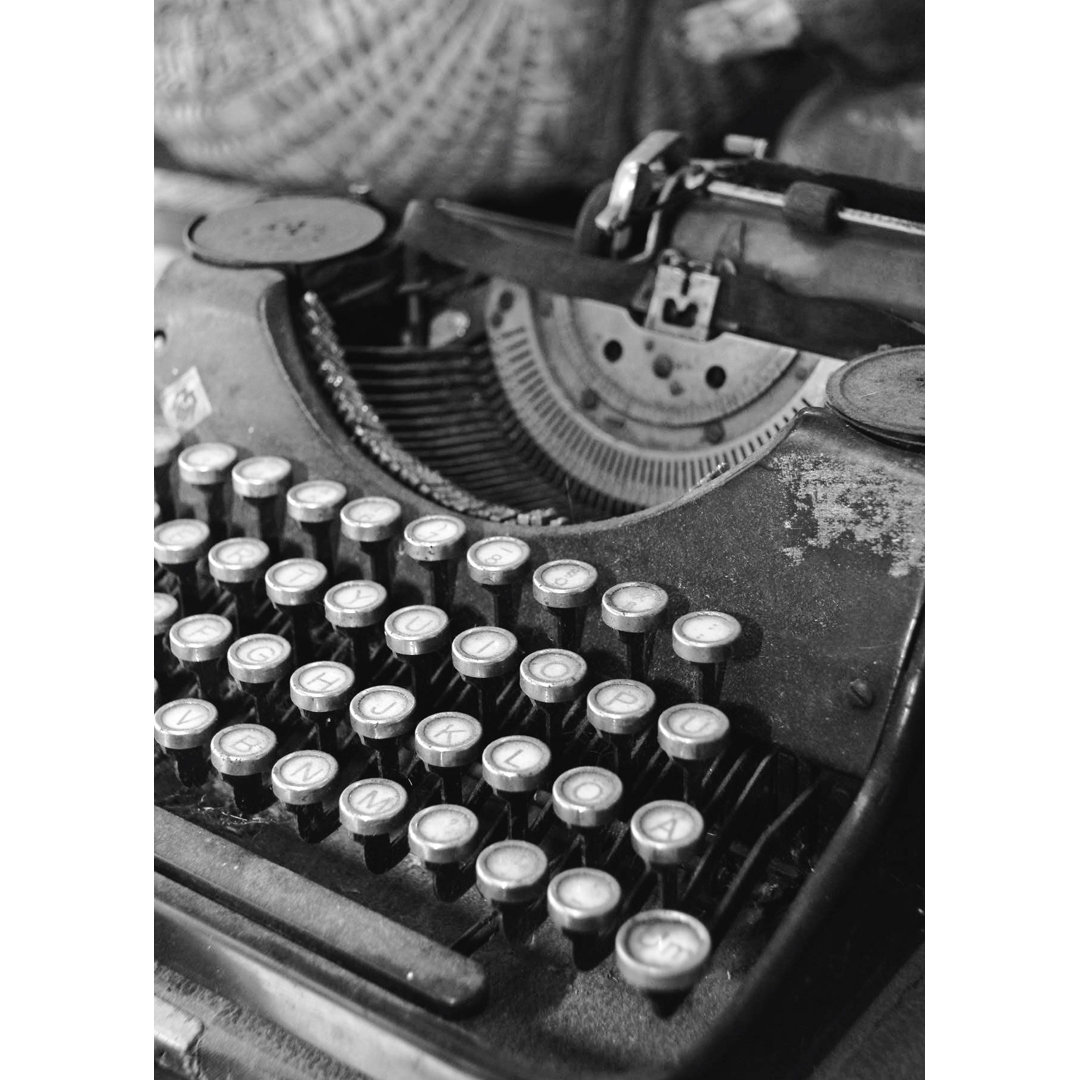 " Vintage Typewriter Black White " Zipcode Design™ 