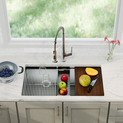 Évier de cuisine à cuve simple en acier inoxydable de calibre 16 avec robinet rétractable Scottsdale Elite