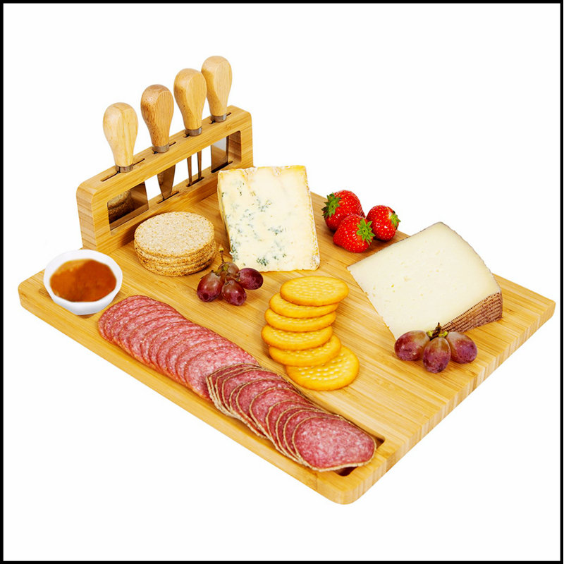 Planche à fromage en bambou avec couverts pour les réceptions, parfaite pour les mariages, les anniversaires et les fêtes