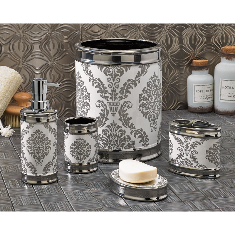 Distributeur de savon & Yessenia