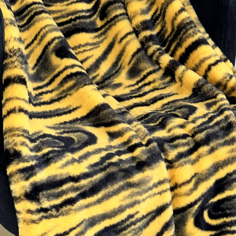 Couverture en fausse fourrure, L 70 po x L 90 po, Jaune