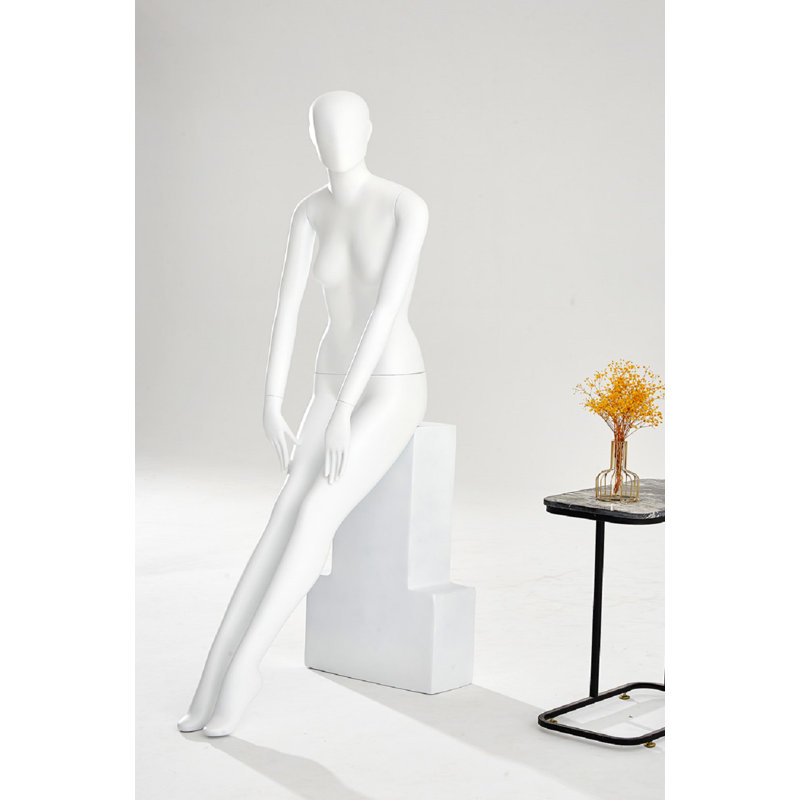 Altonette People Statue, White
