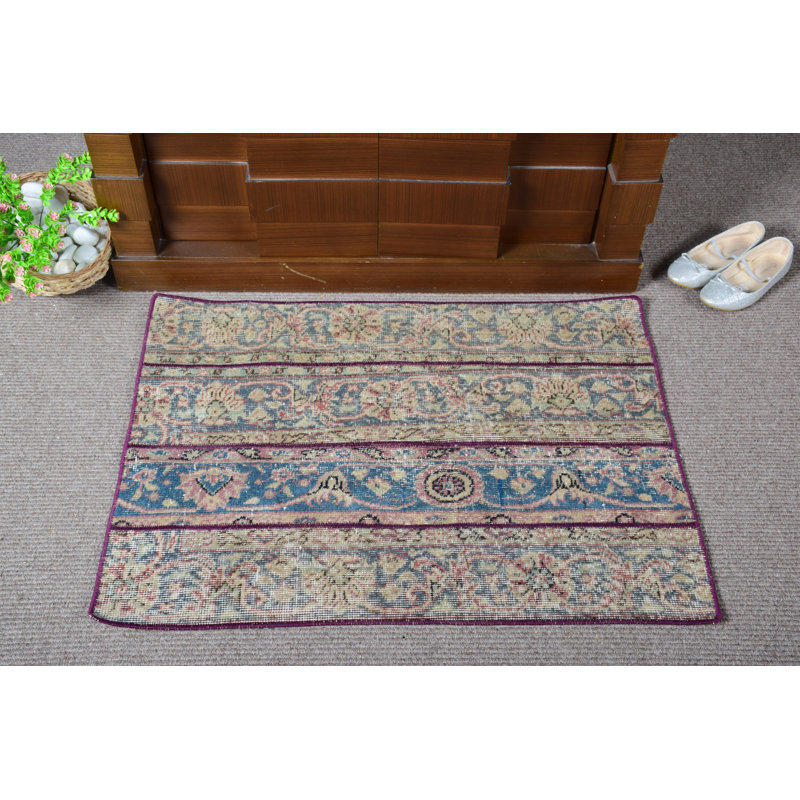 Tapis turc rétro avec petit motif floral: un accent bohème coloré pour les planchers et les portes