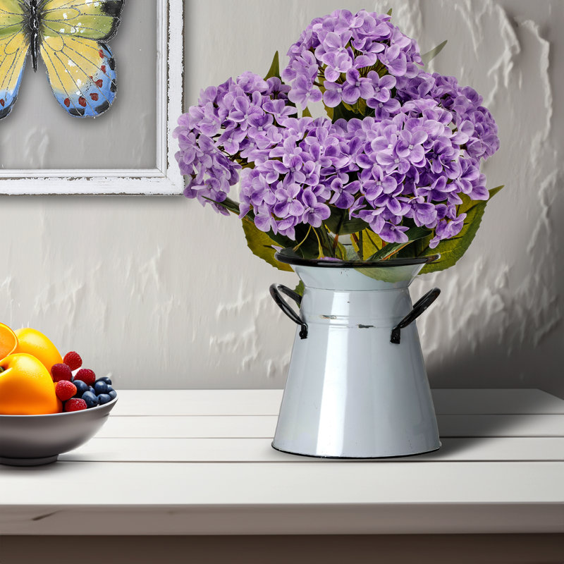 Arrangement d'hortensias, touche naturelle, Mauve