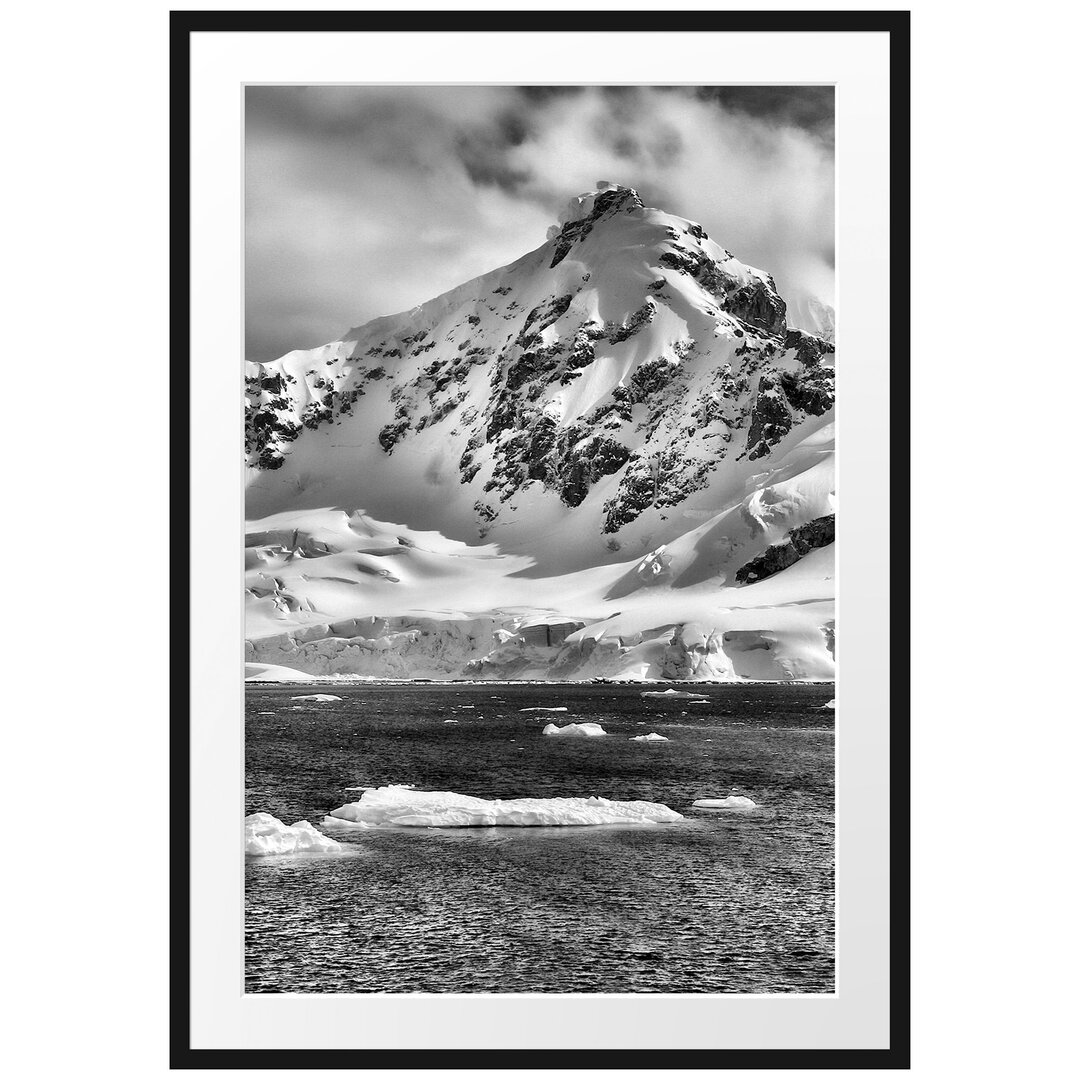 Gerahmtes Poster Schneebedeckte Bergspitze