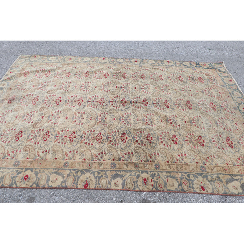 Grand tapis turc rouge antique idéal pour les salons et les salles à manger apportant une touche de style tribal au salon