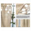 Petite fenêtre avec petits rideaux décoratifs de style chambre à coucher avec demi-rideaux brodés-655604188
