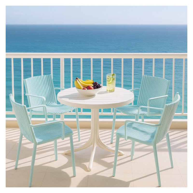 Ensemble de salle à manger d'extérieur moderne 4 pièces avec table ronde et fauteuils empilables bleu clair - Meubles en polypropylène toutes saisons pour le jardin, la terrasse et la piscine
