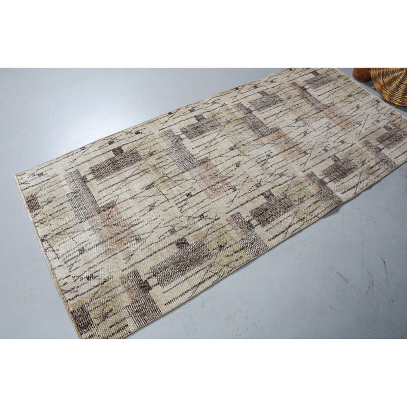 Tapis turc rétro tissé à la main dans des tons neutres, idéal comme tapis de couloir pour rehausser le décor du salon avec une touche bohémienne