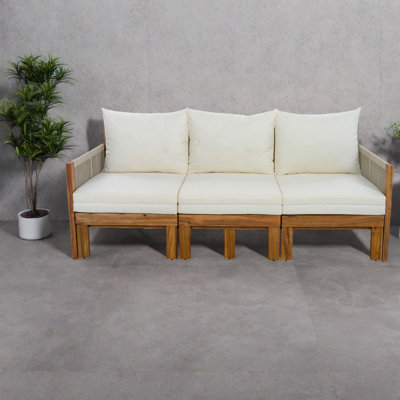 Canapés de patio modernes et peu encombrants, structure en bois, finition beige
