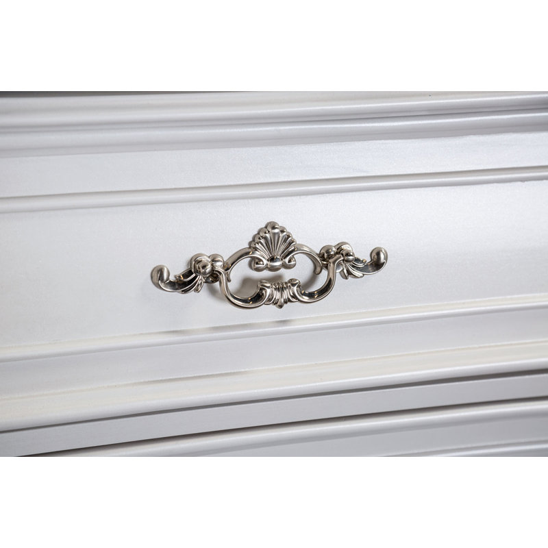 Table de chevet de style traditionnel avec détails sculptés, table de chevet