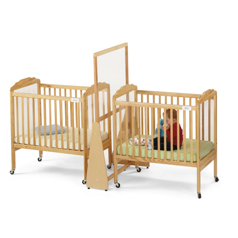 Petit lit de bébé et paravent Jonti-Craft® See-Thru