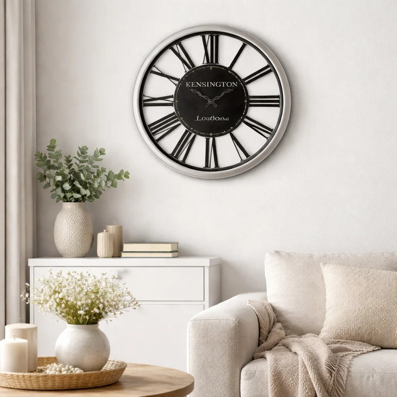 Horloge murale Miny, chiffres romains noirs et cadre rond argenté de 16 pouces, L 15,75 po x H 15,75 po x P 1,75 po
