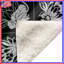 Couvertures blanches à motif floral-128317529