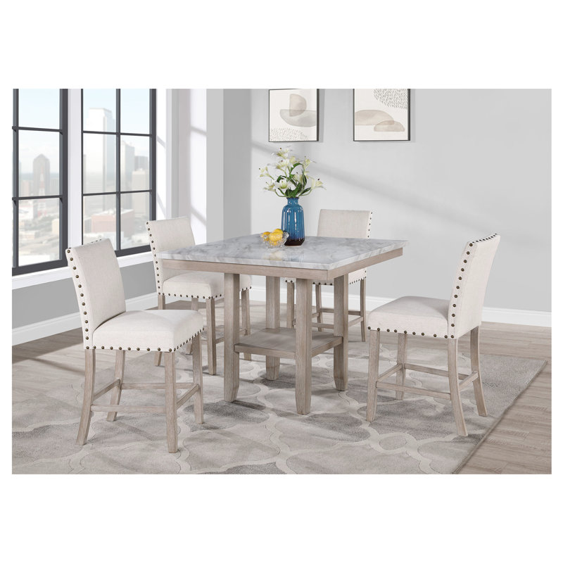 Table carrée carrée avec finition en marbre naturel et chaises à dossier massif Tabourets transitionnels en bois pour la salle à manger