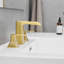 Robinet de salle de bain surdimensionné à 3 trous et 2 poignées-124933539