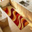 Tapis de couloir de cuisine moderne et abstrait, motif de vagues rétro rouge-orange et jaune, long tapis antidérapant pour la cuisine, le couloir, la salle de lavage et le vestibule