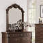 Commode de style traditionnel traditionnel avec miroir