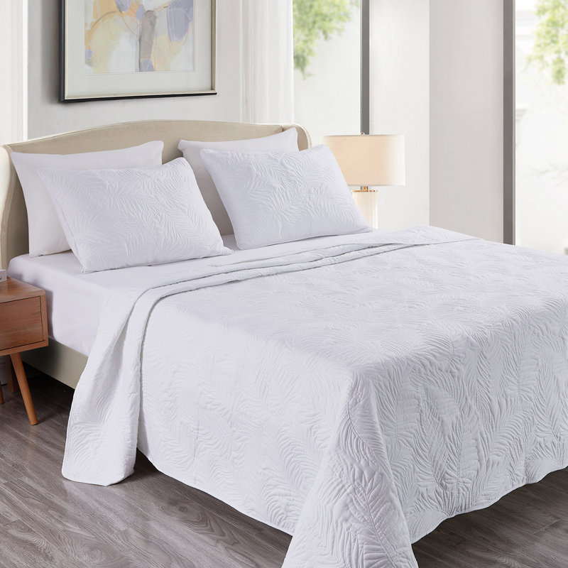 Coastal Palm Embroidered Quilt Set, King Quilt + 2 King Shams