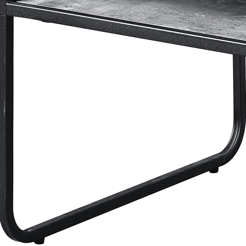 Table basse contemporaine en béton gris et noir avec tablette de rangement inférieure et structure métallique stable pour la maison