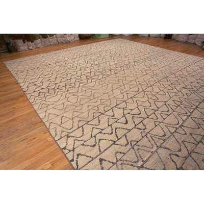 Nazmiyal Collection Oversized Modern Chevron Rug