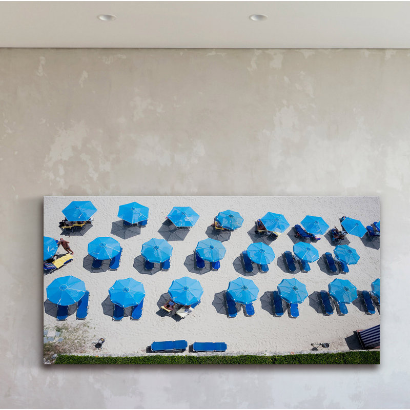 «Blue Umbrellas», reproduction, H 30 po x l 60 po, Toile
