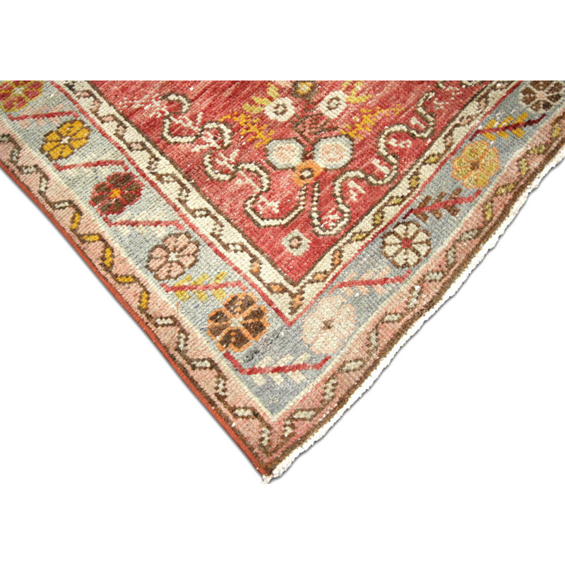 Tapis de couloir unique en laine noué à la main de style années 1960 de 3 pi 2 po x 11 pi 6 po en rouge / beige