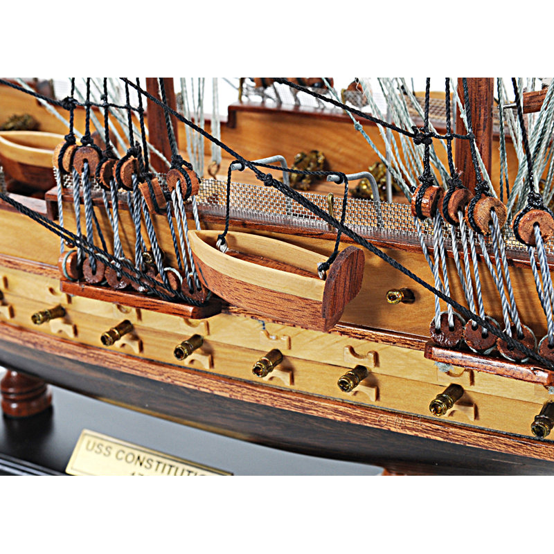 Vance USS Constitution avec vitrine