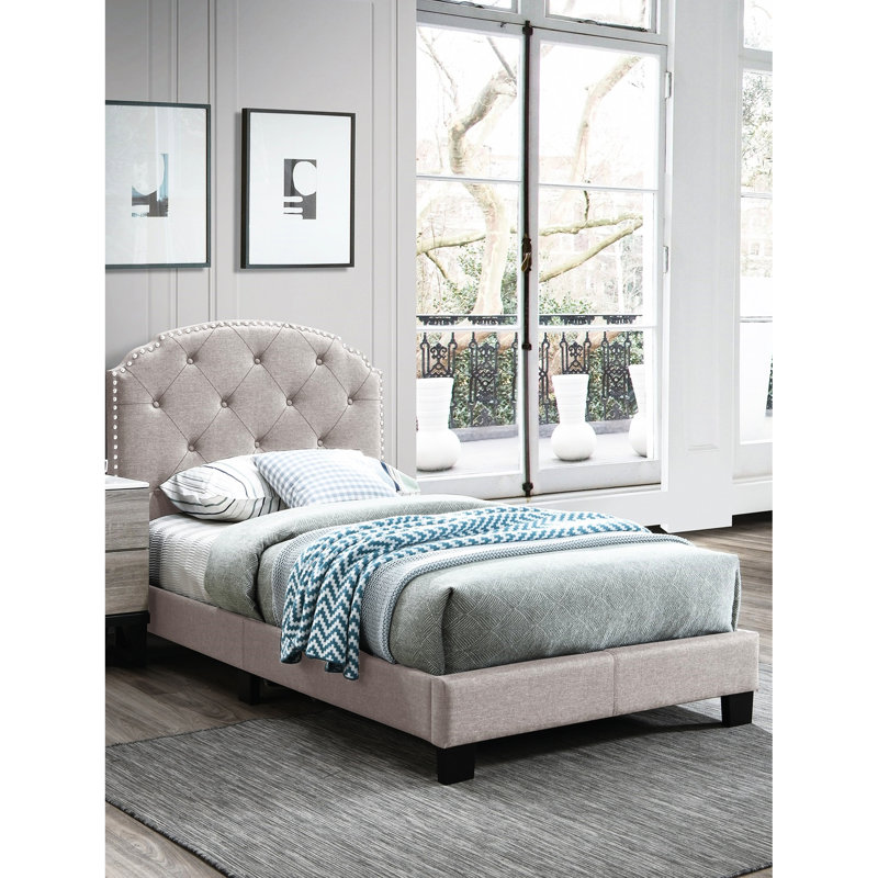 Lit simple à tête de lit avec conception européenne, toile de jute brune et structure de pieds de soutien
