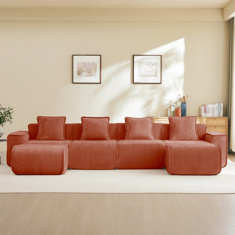 Canapé d'angle modulaire 4 places sans structure, design épuré en velours rouge, passepoil à bords français, aucun assemblage requis, coussins décoratifs inclus, confortable pour se détendre, coussins en velours en forme de U et poufs amovibles, espace généreux