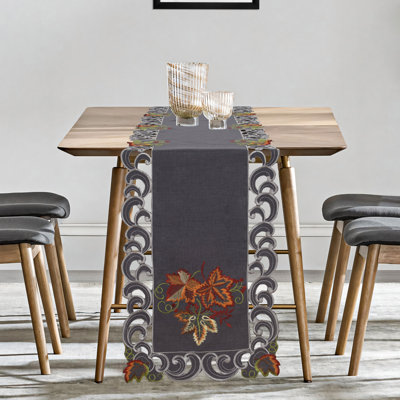 Chemin de table Dec anthracite gris anthracite avec broderie européenne