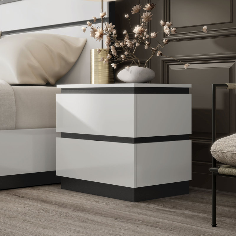 Carilla 23'' W Solid Wood Nightstand