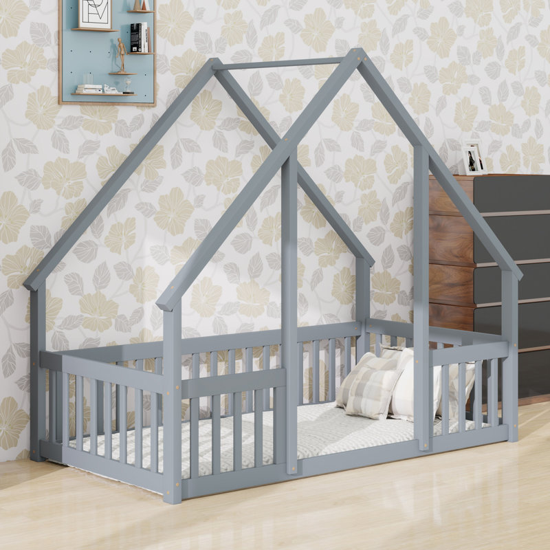 Lit en bois en forme de maison avec clôture et garde-corps, Gris