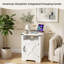 Table de chevet en bois de 25 po de hauteur avec station de charge, table de bout rustique blanche avec armoire de rangement et tablette ouverte