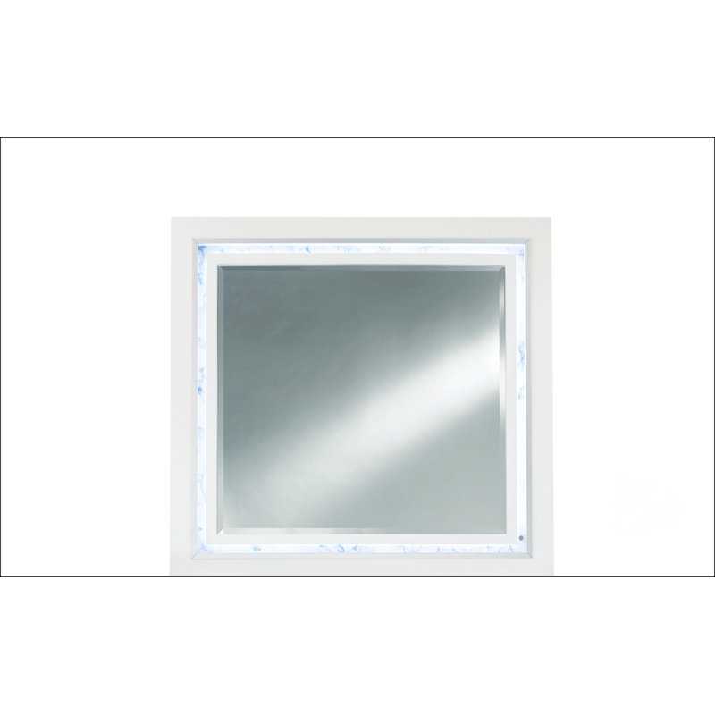 Miroir illuminé pour la chambre à coucher ou le vestiaire, reflétant la perfection avec un éclairage à DEL et une fixation facile à la commode