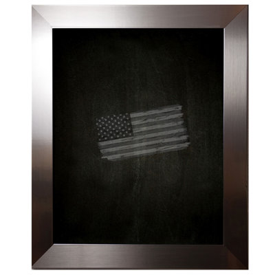 Tableau noir fixé au mur