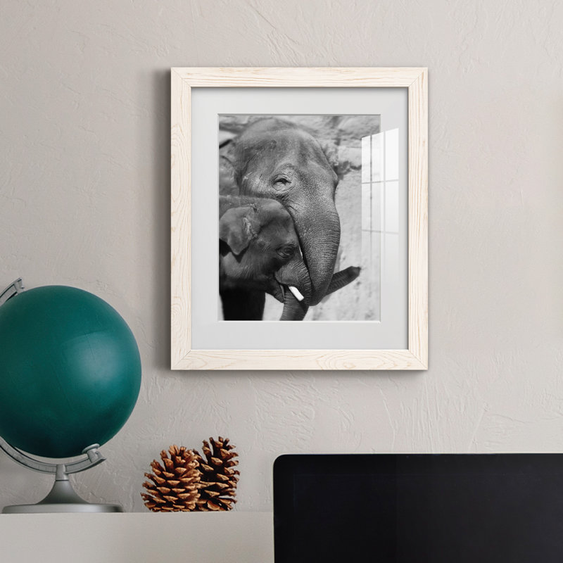 Tender Moment - Photographie avec cadre photo, Cadre blanc, H 24 po x l 18 po x P 1,5 po