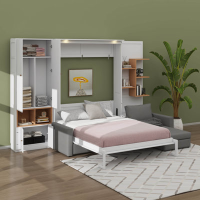 Grand lit escamotable accompagné d'un canapé, tablettes de rangement, ports de charge et luminaires à DEL, lit mural pliable en bois avec coin salon