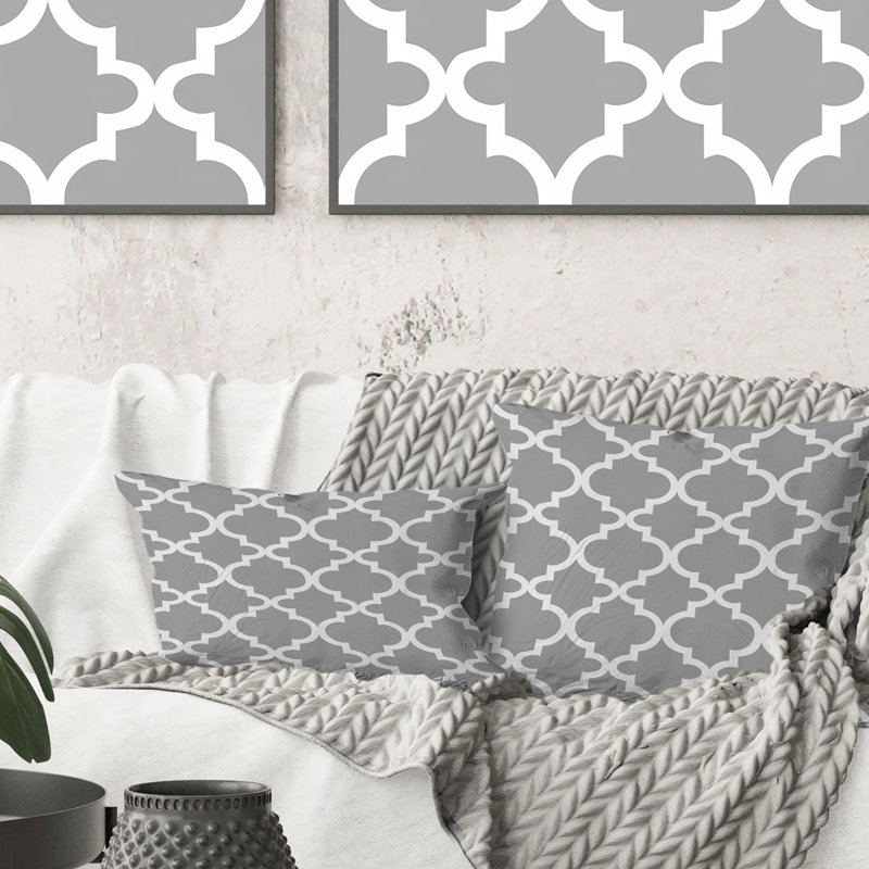 Coussin décoratif à motif quadrilobe gris et blanc, H 16 po x l 16 po