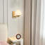 Applique murale moderne de style Mid-Century avec finition dorée et abat-jour en verre givré, luminaire mural en laiton pour la chambre à coucher, le salon, la salle de bain, le couloir et l'entrée