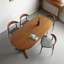 Table de salle à manger ovale en bois massif de couleur noyer-519259448