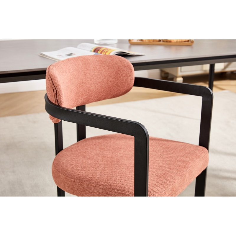 Chaises de salle à manger orange moderne avec pieds en métal noir et dossier à oreilles, de forme rectangulaire, rembourrage en mousse, profondeur de 20,81 po, processus d'assemblage simple, pieds courbés mat Mid-Century, largeur de 20,23 po, idéal pour