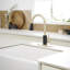 Robinet de cuisine à poignée simple avec accessoires-105373736