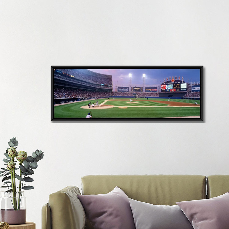 États-Unis, Illinois, Chicago, White Sox, baseball par Panoramic Images, H 16 po x l 48 po x P 1,5 po, Toile avec cadre noir