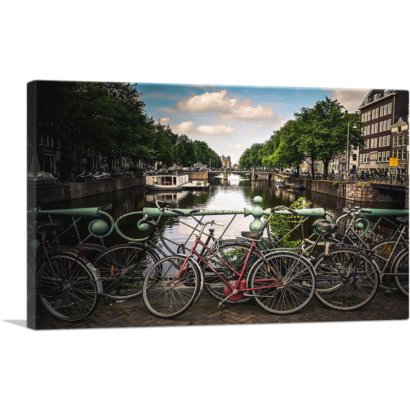 «Bikes on a Bridge Canal of Amsterdam Pays-Bas», reproduction de photo sur toile tendue, H 18 po x l 26 po x P 1,5 po